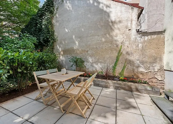 & Peaceful With Terrace Βιέννη